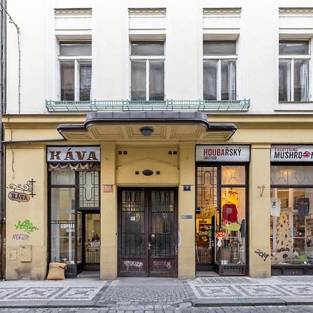 Charming 1 Bedroom Apartment In The City Center Of Prag Exterior foto
