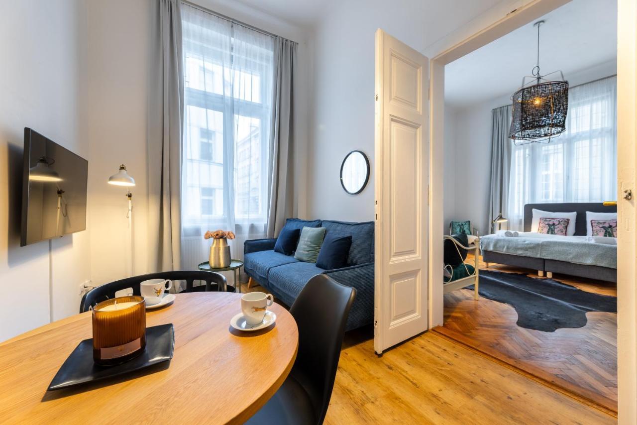 Charming 1 Bedroom Apartment In The City Center Of Prag Exterior foto
