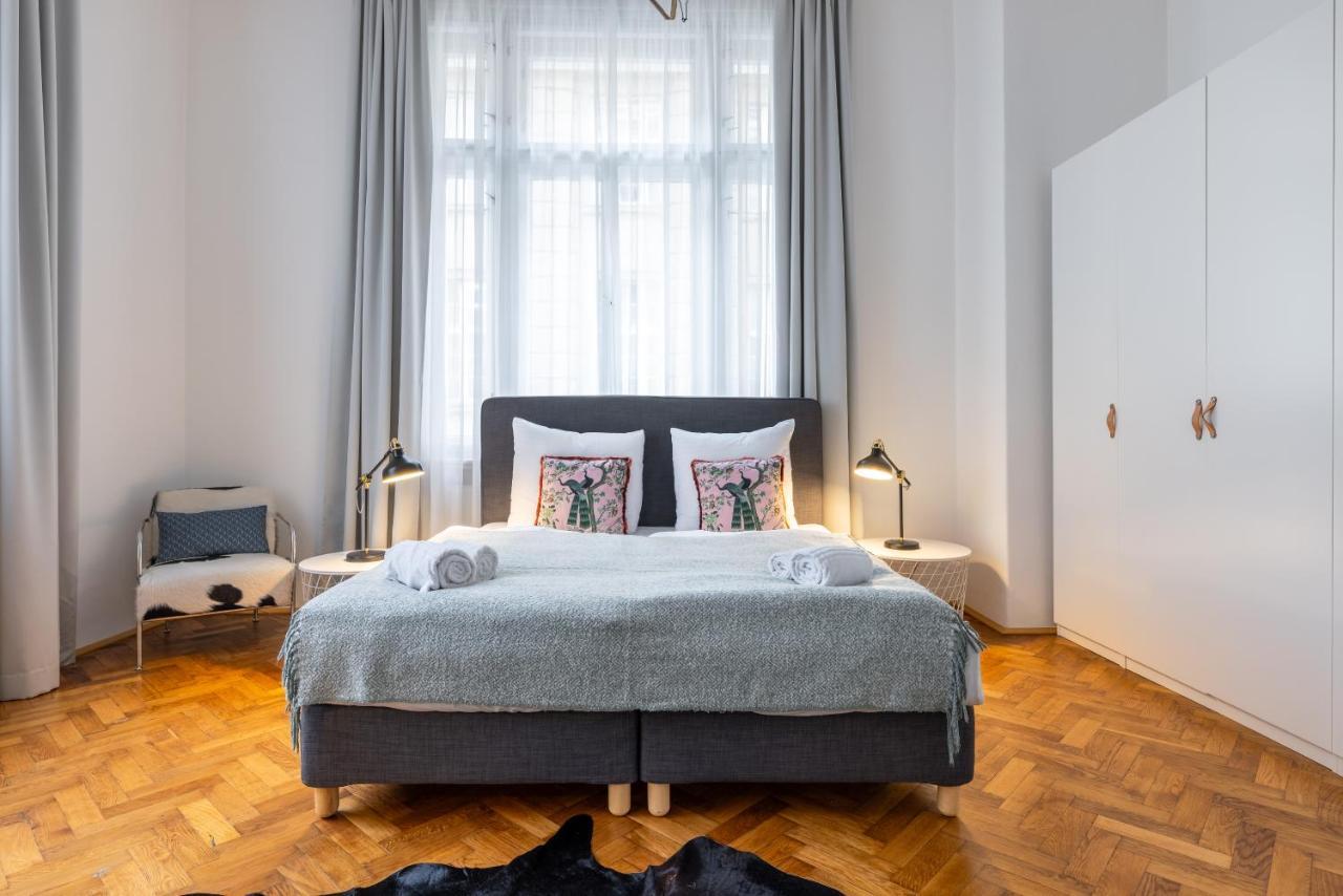 Charming 1 Bedroom Apartment In The City Center Of Prag Exterior foto