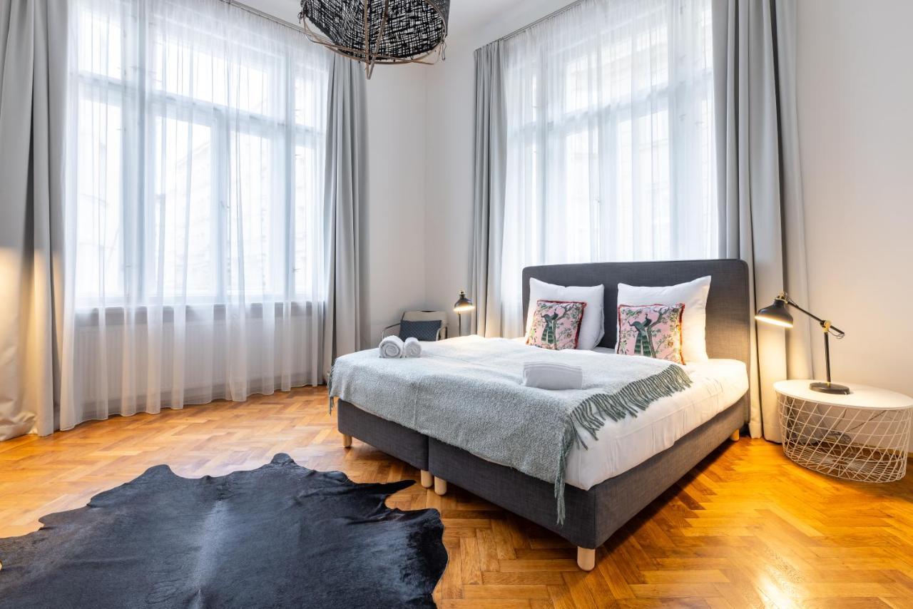 Charming 1 Bedroom Apartment In The City Center Of Prag Exterior foto