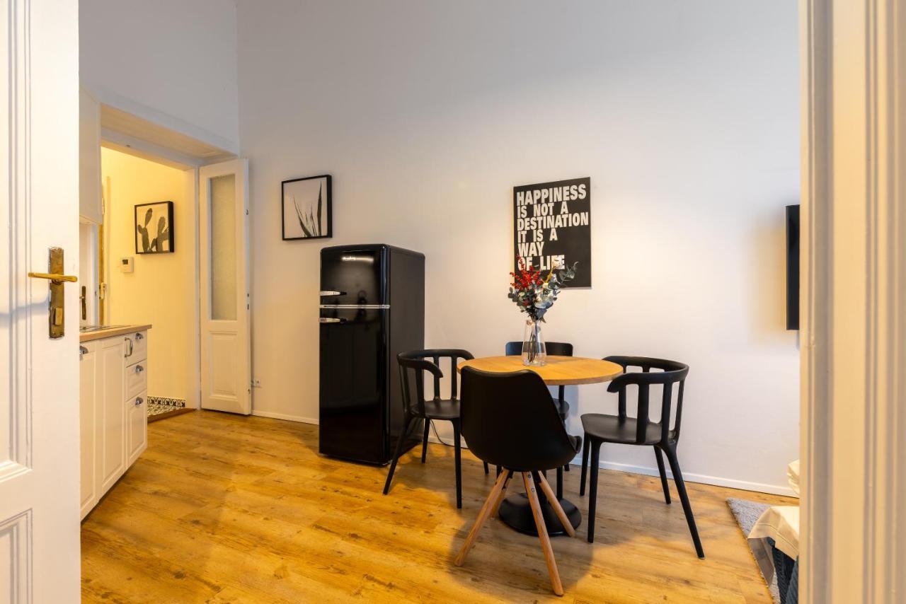 Charming 1 Bedroom Apartment In The City Center Of Prag Exterior foto
