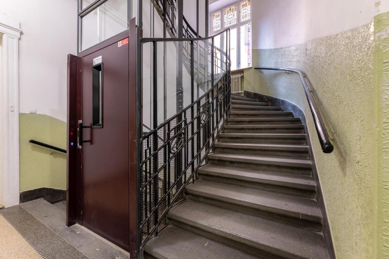 Charming 1 Bedroom Apartment In The City Center Of Prag Exterior foto